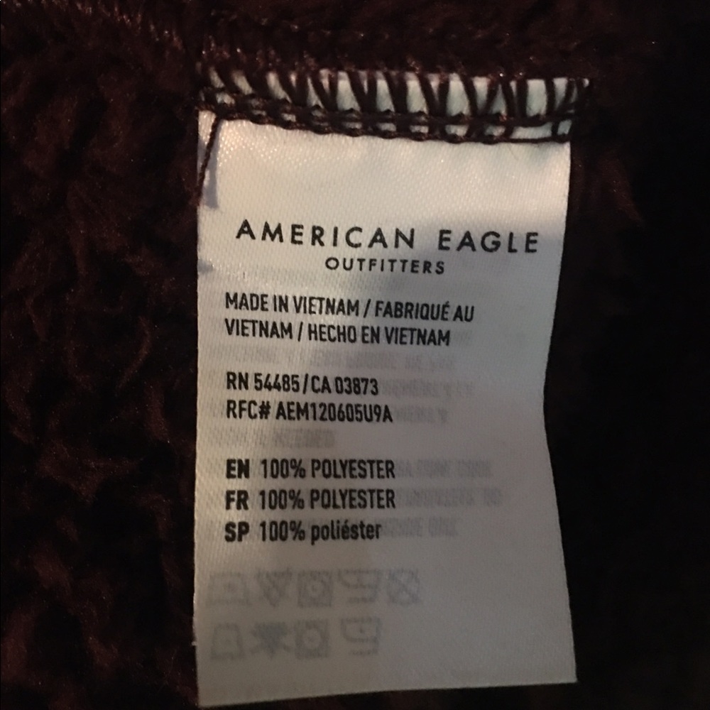 NWT AMERICAN EAGLE OUTFITTERS MAROON SHERPAS - SOLD OUT - Picture 4 of 5